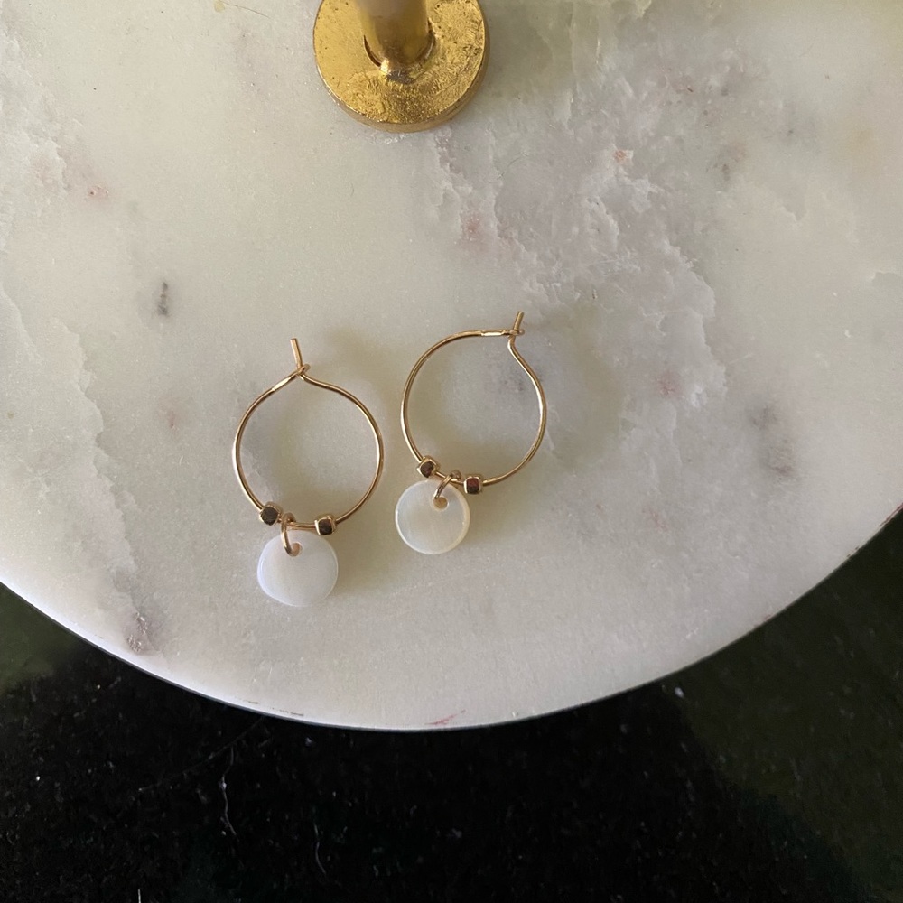 MAKE ME AND OFFER Dainty Shell Gold Hoop Huggie Earring